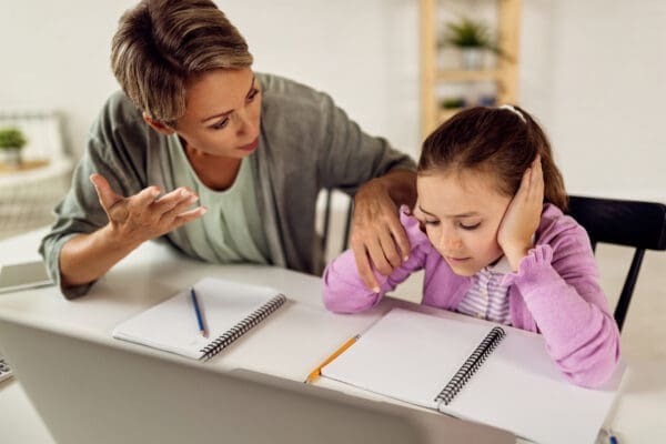 phrases à dire à un enfant pour tenir ses limites face aux pleurs crises d'un enfant